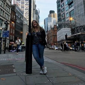 Meet your Posher, Holly